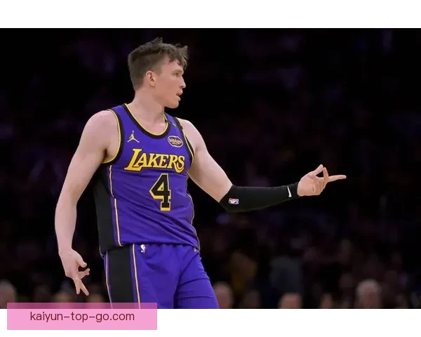 南湾湖人大胜毒蛇挺进西决 克内克特砍下24分13篮板成胜负关键